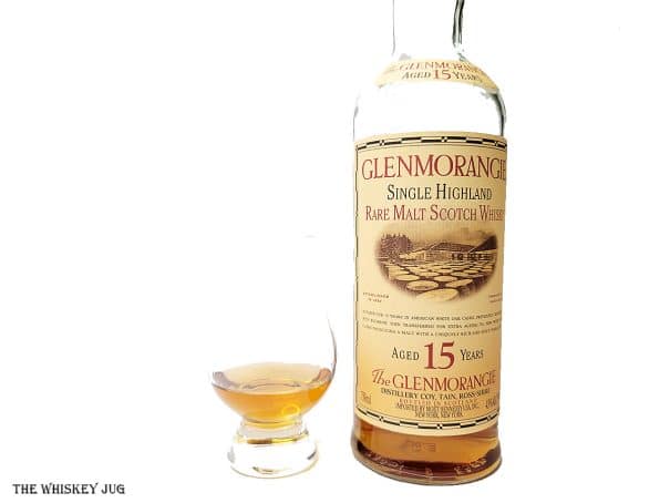 White background tasting shot with the Glenmorangie 15 Years bottle and a glass of whiskey next to it.