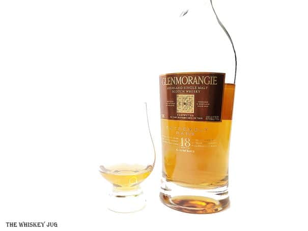 White background tasting shot with the Glenmorangie 18 Years Extremely Rare bottle and a glass of whiskey next to it.